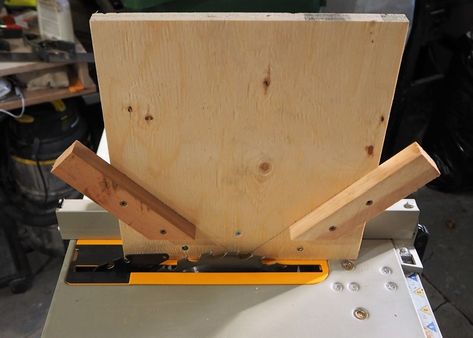 simple corner spline jig for making picture frame splines the table saw Spline Jig Table Saw, Table Saw Bench, Spline Jig, Diy Montreal, Reclaimed Wood Mirror, Table Saw Stand, Woodworking Jigsaw, Table Saw Jigs, Saw Stand