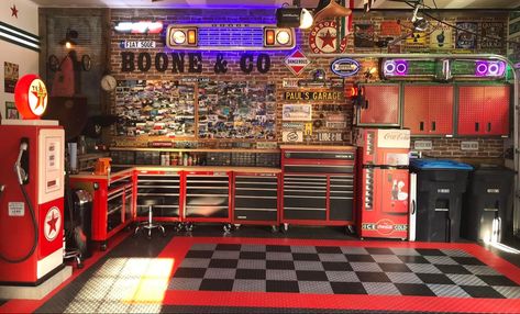 Motorcycle Workshop Ideas, Garage Ideas Man Cave, Workbench Tools, Vintage Garage Ideas, Historical Building Renovation, Muscle Car Garage, Vintage Car Garage, Vintage Workshop, Honeycomb Wallpaper