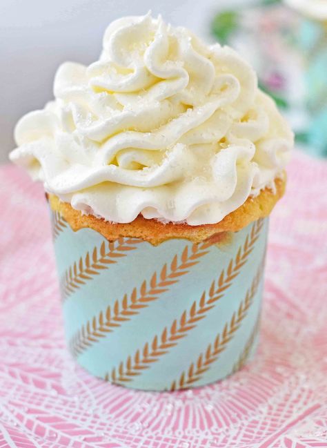 Best Vanilla Cupcakes Recipe. How to make soft and moist vanilla cupcakes. Homemade Vanilla Cupcakes with Vanilla Buttercream Frosting. www.modernhoney.com Best Vanilla Cupcakes, Best Vanilla Cupcake Recipe, East Dessert Recipes, Homemade Vanilla Cupcakes, Moist Vanilla Cupcakes, Cupcakes Homemade, Modern Honey, Vanilla Cupcake Recipe, Vanilla Buttercream Frosting