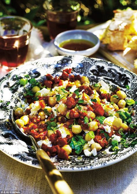 Spanish Salad, Flavored Chickpeas, Spanish Dinner, Healthy Recipes Dinner, Best Healthy Recipes, Spanish Tapas Recipes, Traditional Spanish Recipes, Chickpea Salad Recipes, Tapas Dishes