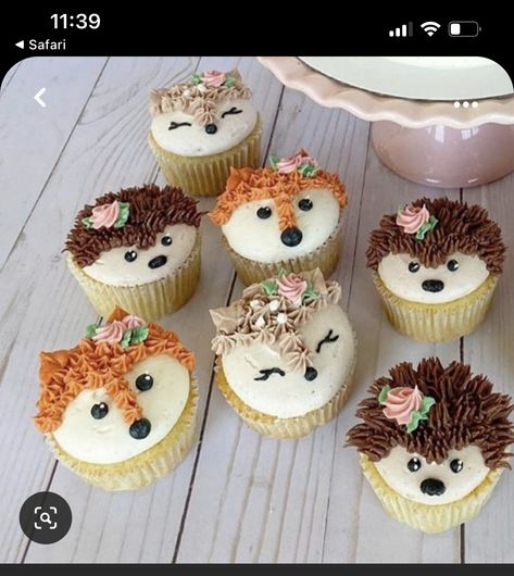 Fox Cupcakes Ideas, Woodland Cupcake Cake, Woodland Animal Cake Ideas, Fox Cupcakes Easy, Fox Cupcake Cake, Woodland Cupcake Ideas, Fall Birthday Cakes For Kids, Woodlands Cupcakes, Woodland Cupcakes Baby