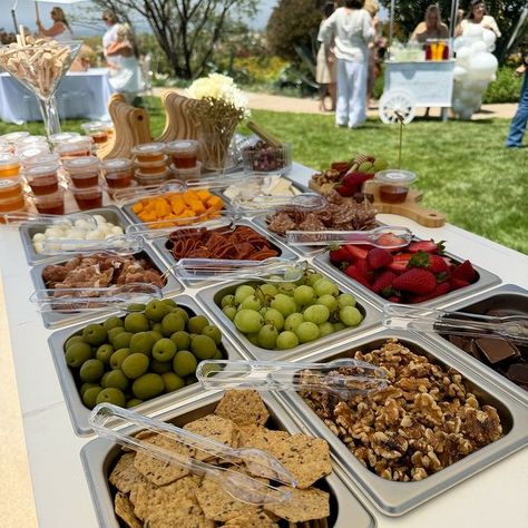 Snack Cart Ideas For Party, Charcuterie Vendor Booth Ideas, Charcuterie Board Cart, Charcuterie Bar Cart, Charcuterie Cart Business, Mobile Charcuterie Cart, Charcuterie Cart Ideas, Snacks Cart, Snack Cart Party