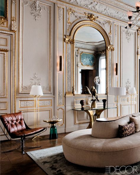 Living room in a 19th century apartment in the 7th arrondissement of Paris designed by Klavs Rosenfalck Modern Paris Apartment, Paris Interiors, Parisian Decor, Travel Diaries, Parisian Apartment, Paris Design, Paris Apartments, Interior Modern, Elegant Living Room