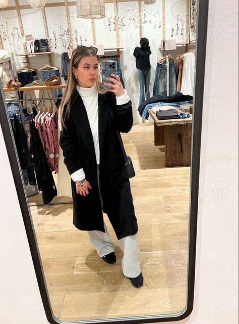 Trench Coat Outfit Ideas White Turtleneck Outfit Winter, Turtle Neck Outfit Winter, White Turtle Neck Outfit, Turtleneck Outfit Winter, White Turtleneck Outfit, Turtle Neck Outfit, Outfit Sweatpants, White Turtle Neck, Turtleneck Outfit