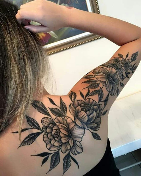 Quais são as tatuagens mais usadas no ombro? P Tattoo, Floral Thigh Tattoos, Chrysanthemum Tattoo, Elbow Tattoos, Floral Tattoo Sleeve, Tatuaje A Color, Stylist Tattoos, Classy Tattoos, Feminine Tattoos