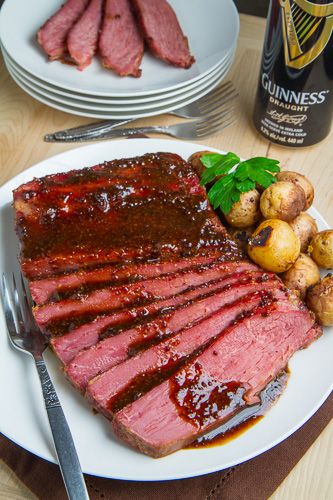 Guinness Glazed Slow Cooker Corned Beef Beef Sauces, Glazed Corned Beef, Slow Cooker Corned Beef, Spreads Recipes, Closet Cooking, Corned Beef Recipes, Beef Recipe, Cooking Guide, Crock Pot Slow Cooker