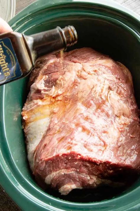 Crock Pot Brisket, Thanksgiving Meat, Beef Brisket Crock Pot, Crockpot Brisket, Oven Brisket Recipes, Brisket Recipes Crockpot, Slow Cooker Brisket Recipes, Brisket Crock Pot, Brisket Recipes Smoked