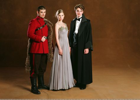 A Trimágus Tusa három versenyzője: Viktor Krum, Fleur Delacour, Cedric Diggory. Harry Potter Dress Robes, Harry Potter Fleur Delacour, Quiz Harry Potter, Yule Ball Outfits, Harry Potter Yule Ball, Yule Ball Dress, Hery Potter, Harry Potter Dress, Fleur Delacour