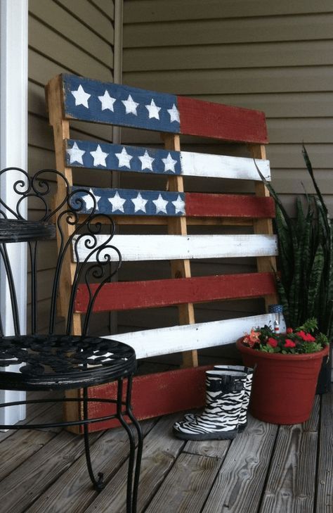 Flag Pallet, Pallet Flag, Pallet Projects Easy, Fourth Of July Decor, Pallet Crafts, Patriotic Party, 4th Of July Decorations, Wood Pallet Projects, July Crafts