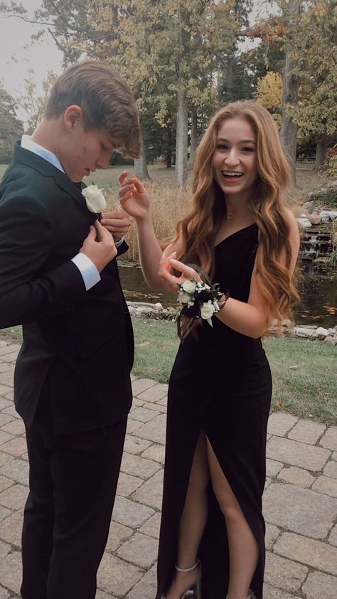 Prom Hairstyles Black Dress, Black Dress Prom Couple, Black And White Hoco Couple, Poses With Boyfriend Formal, Black Prom Dress Couple, Double Date Hoco Pictures, Prom Pic Ideas With Guy Friend, Formal Dance Pictures Couples Cute Ideas, Hoco Hairstyles