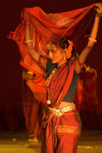 Lavani ~ A dance form from Maharashtra, India. Lavni Dance, Lavani Dance, Maharashtra Culture, Indian Dances, Dance Forms, Dance Of India, Mother India, Dancing Drawings, Indian Classical Dance