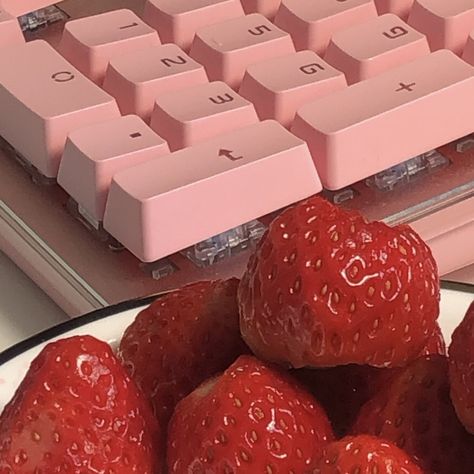 Strawberry Color Aesthetic, Strawberry Pictures Aesthetic, Strawberry Asethic, Soft Red Strawberry Aesthetic, Pink Strawberries Aesthetic, Vintage Strawberry Aesthetic, Aesthetic Strawberry Pictures, Red And Pink Icons, Pink Fruit Aesthetic