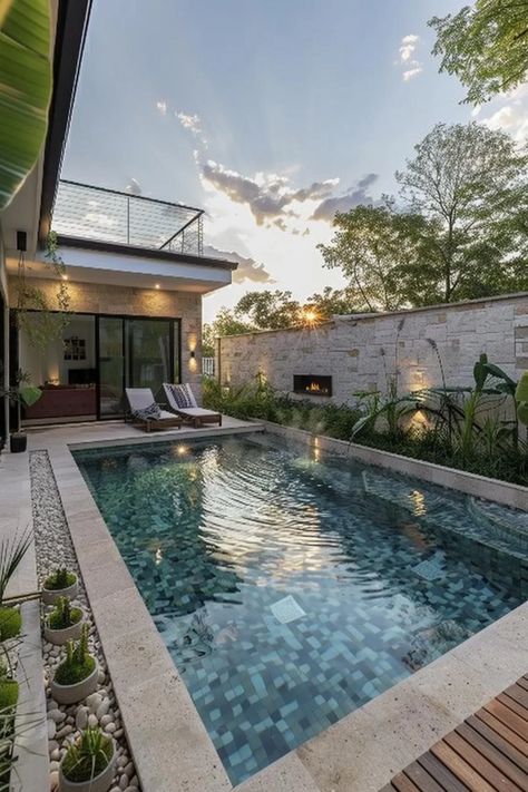 21 Stunning Small Pool Design Ideas for Tiny backyards 6 Victorian Backyard, Small Pool Design Ideas, Unique Pool, Backyard Patio Ideas, Tiny Backyard, Backyard Pool Design, Pool Design Ideas, Mobile House, Beach Entry Pool