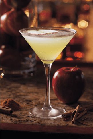 Bonefish Grill Fall Cocktails - The Digest Magazine Apple Martini Recipe, Pear Martini, Ginger Liqueur, Bonefish Grill, Coffee Milkshake, Red Delicious Apples, Apple Martini, Martini Recipe, Fall Cocktails