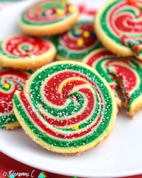 Easy Colorful Christmas Pinwheel Cookies Christmas Sugar Cookie Pinwheels, Xmas Pinwheel Cookies, Christmas Cookies Pinwheel, Cutest Christmas Cookies, Pinwheel Cookies Christmas, Christmas Pinwheel Cookies, Xmas Activities, Holiday Treats Christmas, Icebox Cookies