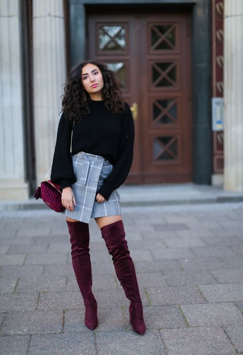 Burgundy Overknees Outfit Burgundy Thigh High Boots, Burgundy Skirt Outfit, Outfit Ideas With Boots, High Boots Outfit, Purple Boots, Burgundy Boots, Burgundy Skirt, Winter Skirt Outfit, Entertainment Table