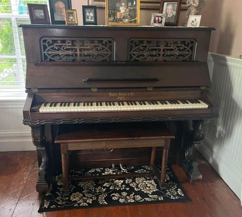 1873 Hallet Davis Piano Upright Piano Decor, Small Music Room, Dinner Set Design, Spinet Piano, Classic Piano, Piano Aesthetic, Old Piano, Antique Piano, Piano Decor