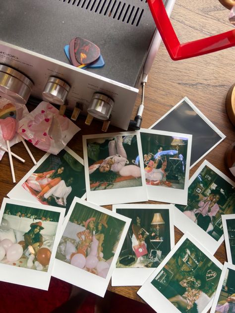 Valentine’s day Polaroids, Vintage Aesthetic Romantic Polaroids, Valentines Polaroid, Valentines Day Aesthetic Vintage, Retro Valentines Aesthetic, Vintage Valentines Aesthetic, Galentines Photoshoot Ideas, Vday Shoot, Valentines Shoot, Galentines Valentines