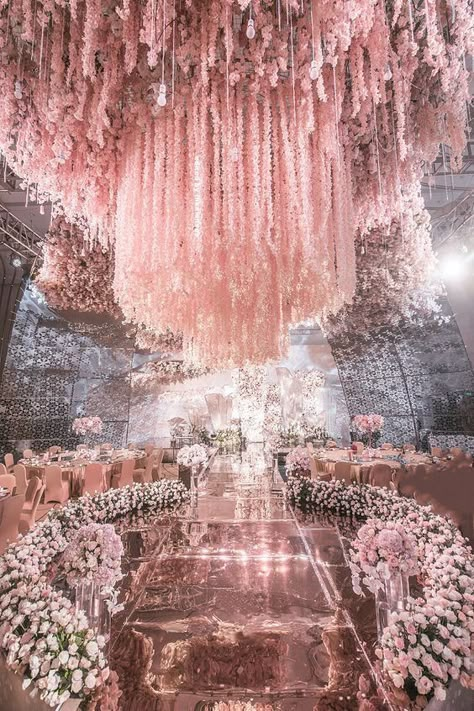 Romantic Princess, Luxury Wedding Decor, Indian Wedding Inspiration, Venue Decorations, Wedding Venue Decorations, Wedding Stage Decorations, Salou, Princess Aesthetic, Stage Decorations