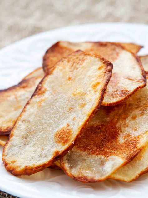 Potato Chips In Oven, Russet Potatoes Recipes, Onion Rings Chips, Homemade Potato Chips Recipe, Baked Potato Wedges Recipe, Russet Potato Recipes, Oven Fried Potatoes, Harvest Meals, Potato Chips Recipe