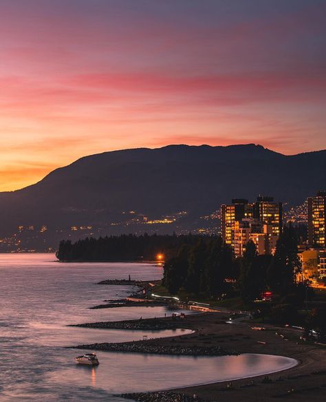 VANCOUVER 🇨🇦 on Instagram: “Sunset Beach by name, and nature 🌅 #Vancouver Photo: @giltamin” Vancouver Beach, Victoria British Columbia, Moving To Canada, Sunset Wallpaper, Pretty Wallpapers Backgrounds, Sunset Beach, Sunshine Coast, Beach Sunset, Picture Poses