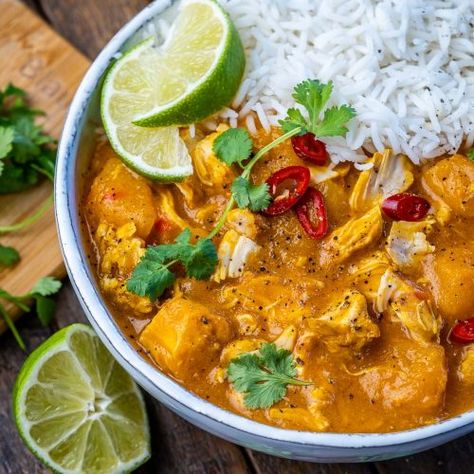 Easy Crockpot Chicken Breast Recipes, Crockpot Boneless Chicken Breast Recipes, Crockpot Chicken Breast Recipes, Chicken Curry With Coconut Milk, Creamy Chicken Curry, Pumpkin Chicken, Chicken Curry Recipe Easy, Curry With Coconut Milk, Hawaiian Chicken Recipes