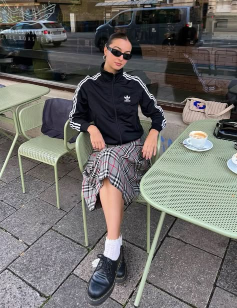 Adidas Jacket Aesthetic, Striped Jacket Outfit, Adidas Track Jacket Outfit, Track Jacket Outfit, Adidas Jacket Outfit, Blokette Core, Checkered Outfit, Street Style Outfits Casual, Japan Outfits