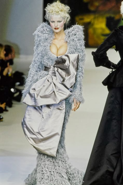 Punk Mode, Vivienne Westwood Fashion, Andreas Kronthaler, Eva Herzigova, Runway Fashion Couture, Vintage Runway, Claudia Schiffer, Naomi Campbell, Kate Moss