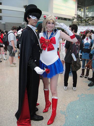 Sailor Moon and Tuxedo Mask from Sailor Moon Sailor Moon Halloween Costume, Moon Halloween Costume, Sailor Moon Halloween, Sailor Moon And Tuxedo Mask, Couples Cosplay, Best Couples Costumes, Romantic Stuff, Moon Halloween, Tuxedo Mask