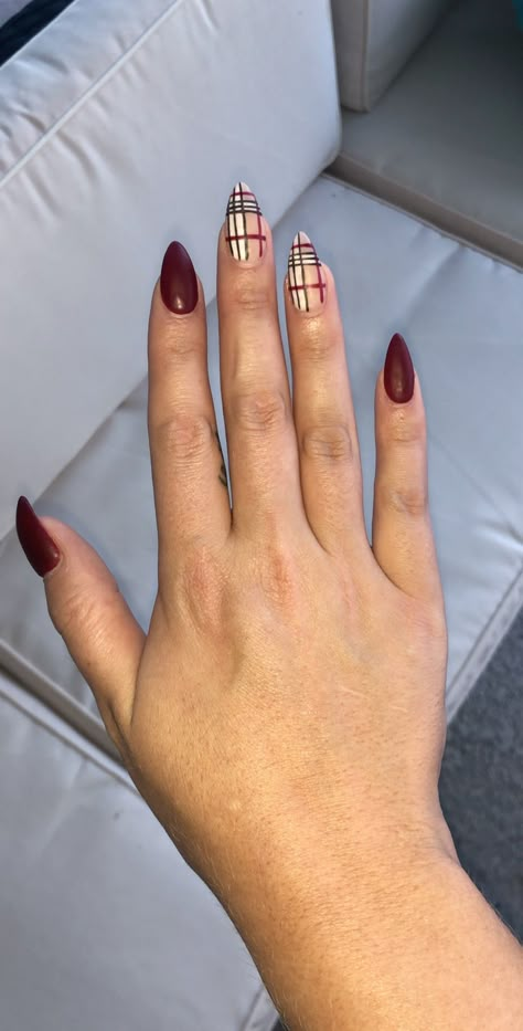 Almond Plaid Nail Designs, Plaid Almond Nails, Maroon Plaid Nails, Flannel Nails, Rbd Concert, Burberry Nails, Plaid Nail Designs, Checkered Nails, Concert Fit