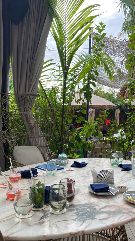 Restaurant aesthetic 
How to take pictures in restaurants Accra Ghana Aesthetic, Ghana Restaurant, Accra Aesthetic, Gold Cost, Food Illustration Design, African Origins, Travel Africa, Accra Ghana, Snap Ideas