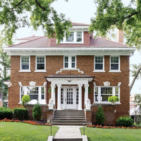 Colonial House Kitchen, 1920s House Exterior, Apartment San Francisco, Colonial Revival Interior, Brick Colonial House, Old Colonial Homes, Colonial Home Interior, Colonial Renovation, Welcoming Kitchen