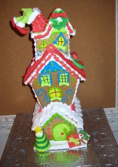 Gingerbread Whoville, Grinch Gingerbread House, Whoville Houses, Grinch Cakes, Vpk Activities, Whoville Party, Gingerbread Town, Grinch Whoville, Graham Cracker Gingerbread House