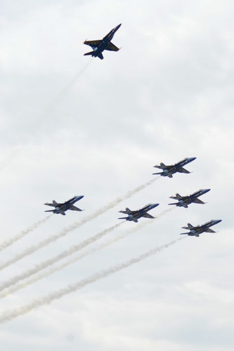 Blue Angels Wallpaper, Missing Man Formation, Us Navy Blue Angels, Ace Combat, Naval Aviation, Airplane Fighter, Angel Wallpaper, Naval Academy, Blue Angel