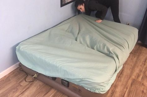 Air Mattress Beds, Inflatable Bed Ideas Bedrooms, Air Mattress Storage Ideas, Air Bed Ideas Bedrooms, Air Mattress Hacks, Air Mattress Guest Room, Air Mattress Bedroom Ideas, Summer Strike, Twin Air Mattress