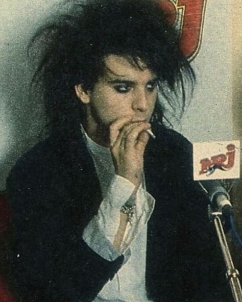 Goth Fashion Men, Simon Gallup, 80s Goth, Goth Bands, Goth Guys, Arte Punk, Robert Smith, I'm With The Band, Goth Aesthetic