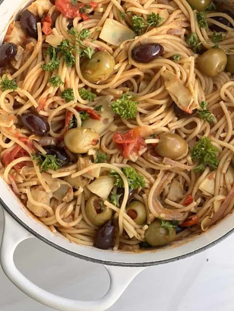 One Pot Greek Pasta, Spaghetti With Green Olives, One Pot Greek Spaghetti, Spaghetti With Artichoke Hearts, Food Dolls One Pot Chicken And Orzo, No Boil Pasta, Meatless Pasta Recipes, Greek Spaghetti, Meatless Pasta