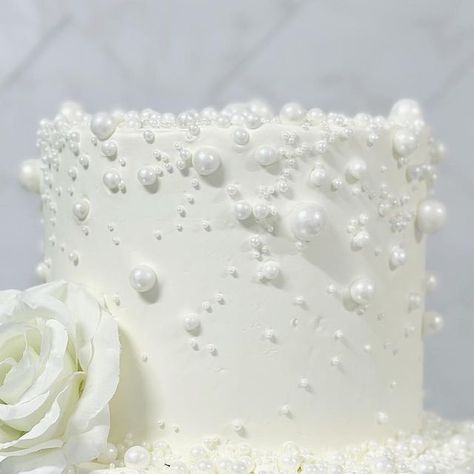 Anna Olmsted on Instagram: "Pearls are always appropriate- Jackie Kennedy ✨ Sweet Pearl crusted wedding cake! #cakesbyanna #pearlweddingcake #weddingcake #atlantaweddings #atlantaweddingcakes #cake #cakesofinstagram" Cake With Pearls, Pearl Wedding Decorations, Pearl Wedding Cake, Elegant Wedding Cake Toppers, One Tier Cake, Cream Wedding Cakes, Wedding Cake Pearls, Pearl Cake, Wedding Cake Roses