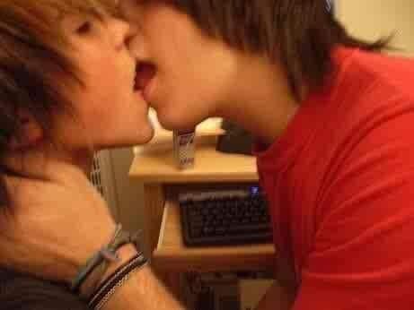 Gay Emo Boys, Scene Kid Boy, 2 Guys Kissing, Emo Love Quotes, I Love Emo Boys, Scene Guy, Emo Scene Boys, Cute Emo Couples, Emo Couples