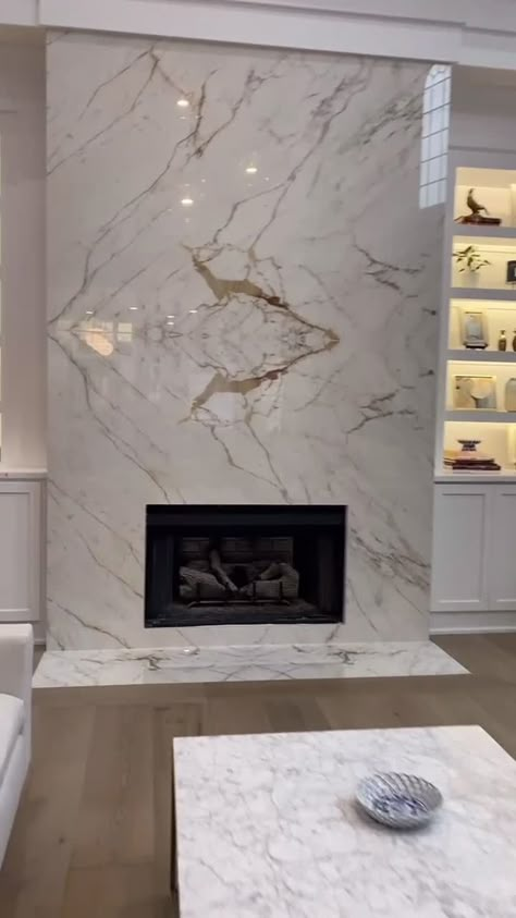 Porcelain Wall Living Room, Quartzite Fireplace Wall, Fireplace With Porcelain Tile, Drywalled Fireplace Ideas, Taj Mahal Quartzite Fireplace, Fireplace Porcelain Tile, Porcelain Fireplace Wall, Porcelain Fireplace Surround, Tiled Fireplace Wall Modern