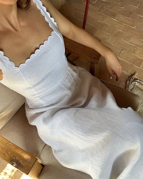 Summer Dress Trends, White Linen Dresses, Summer Linen Dresses, Little White Dresses, White Outfits, Linen Clothes, Trending Dresses, Look Chic, Mode Outfits