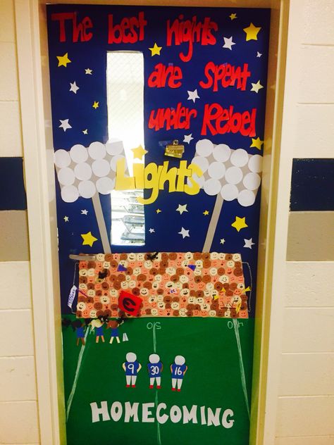 My homexoming classroom door, 1st place. Cheer Camp Door Decorations, Homecoming Decorations Hallway, High School Door, Homecoming Hallways, Locker Room Decorations, Football Locker Decorations, Teacher Door Decorations, Door Decorating Ideas, Homecoming Decorations