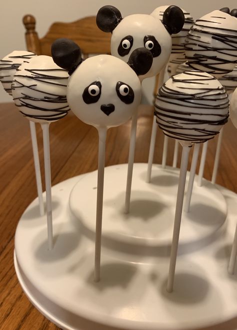 Panda Food Ideas, Panda Treats, Panda Theme Cake, Panda Cake Pops, Panda Baby Shower Theme, Panda Birthday Theme, Birthday Candy Table, Panda Themed Party, Panda Food