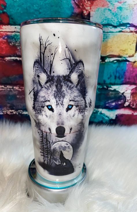 Wolf Tumbler Ideas, Animal Tumbler Ideas, Wolf Tumbler, Mens Tumbler Cup Ideas, Cup Tattoo, Fantasy Wolf, Wolf Design, Wolf Moon, Glitter Tumbler Cups