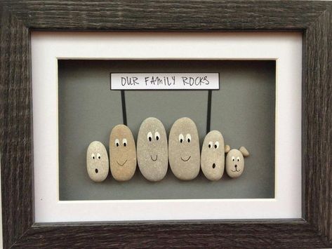 Rock Family Art, Our Family Rocks, Personalised Family Gifts, Diy Anklets, River Stones Crafts, Seashell Diy, Family Rocks, Family Pebble Art, Sellable Crafts