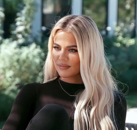 Khloe Kardashian Short Hair, Blonde Hair Khloe Kardashian, Kuwtk Memes, Kardashian Short Hair, Klohe Kardashian, Dauntless Clothes, Short Hair 2022, Khloe Hair, Khloe Kardashian Hair