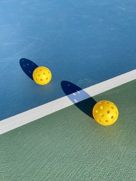 Summer Sport Aesthetic, Pickleball Court Aesthetic, Pickle Ball Aesthetic, Vintage Pickleball, Sporty And Rich Aesthetic, Retro Pickleball, Pickleball Aesthetic, Pickleball Outfit, Pickleball Party