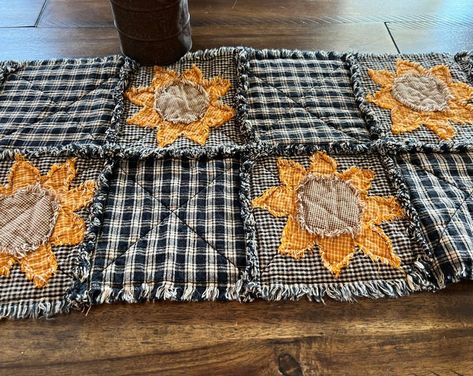 Tan Farmhouse, Quilt Table Runner, Quilted Table Runners Christmas, Halloween Table Runners, Quilt Rack, Homespun Fabric, Country Decor Rustic, Quilted Table Runner, Quilted Table Runners