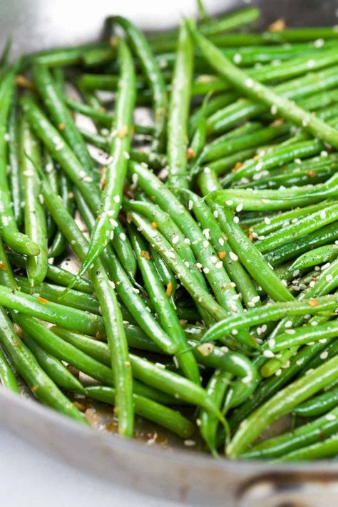 Tuna Side Dish, Ahi Tuna Steak Recipe, Steak And Green Beans, Sesame Crusted Tuna, Sesame Green Beans, Seared Tuna Steaks, Tuna Dinners, Seared Ahi Tuna, Tuna Steak Recipes