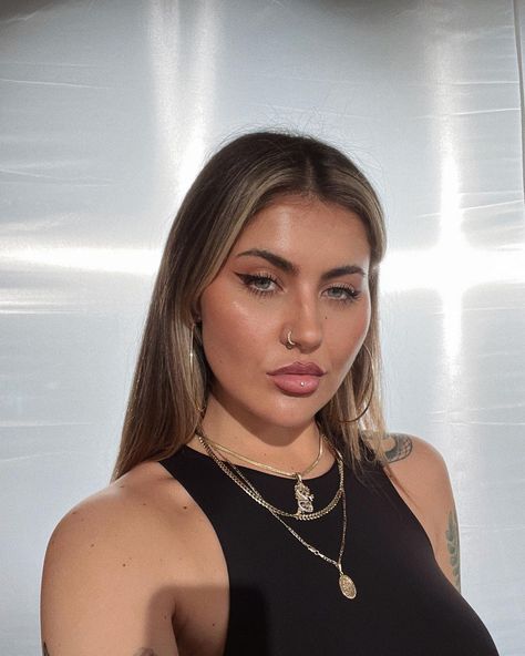 Jamie Genevieve Jewelry, Jaime Genevieve Hair, Jamie Genevieve Nails, Jamie Genevieve Outfits, Jamie Genevieve Hair, Jamie Genevieve, Selfie Inspo, Studio Lights, Hair Colours